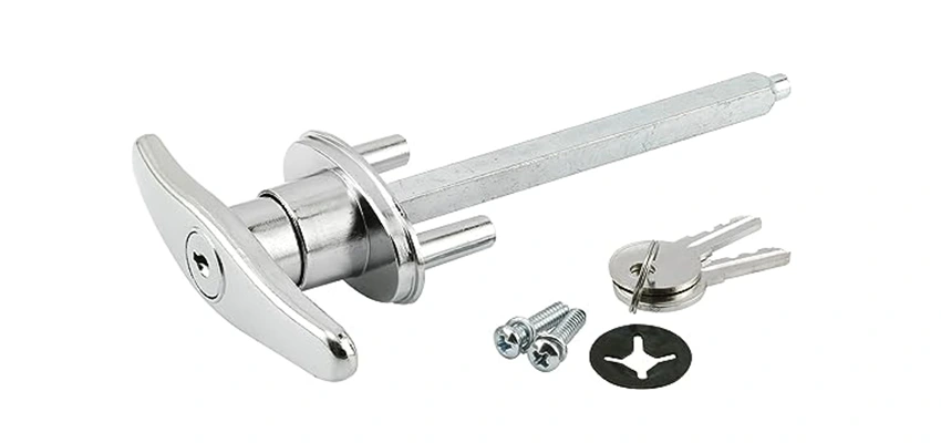 Old Style Garage Door Locks Replacements in Hawaiian Gardens, California